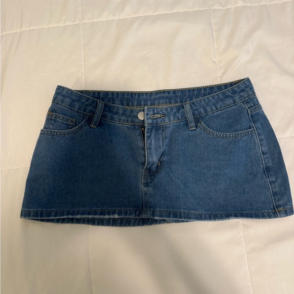 small Pacsun low rise mini denim skirt - Picture 2 of 3